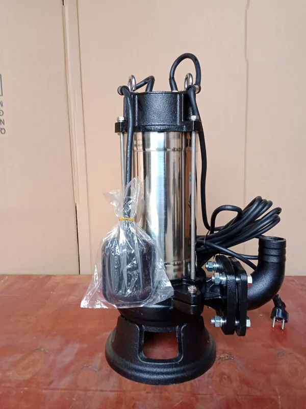 bơm tõm nhà vệ sinh công cộng