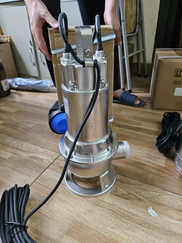 Cổ xả bơm tõm và đầu nối ống